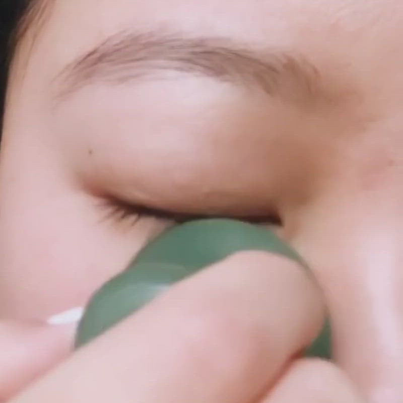 Load video: The De-Puffing Jade Eye Massage Tool